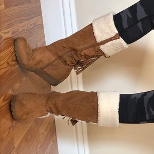 Tan American eagle boots.